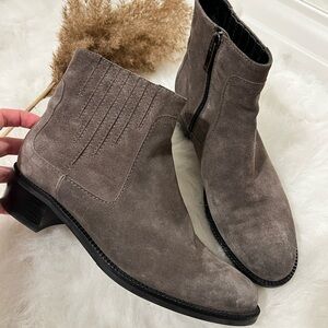 Aquatalia Oribella grey suede Leather Sole